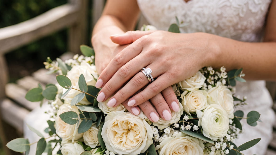Verlobungsring mit Ehering nach der Hochzeit